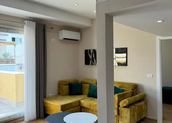 Haris アパート ティラナ