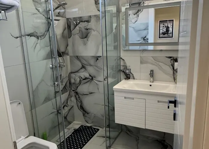 Haris アパート ティラナ