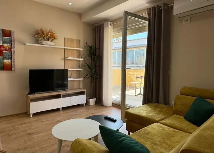 Haris アパート ティラナ