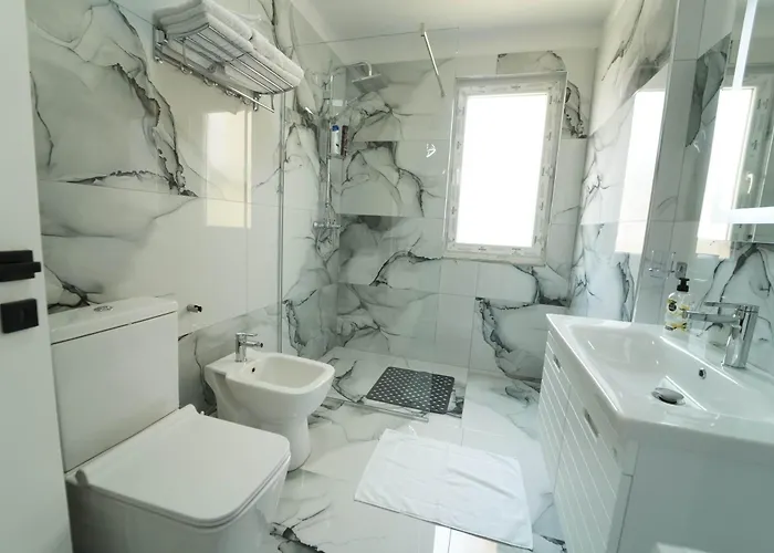 Haris * ティラナ