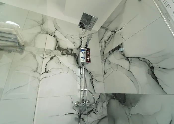 Haris * ティラナ