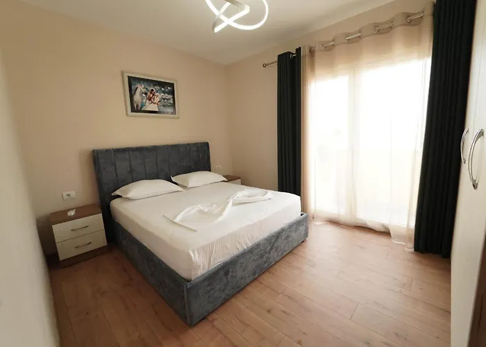 Haris アパート ティラナ